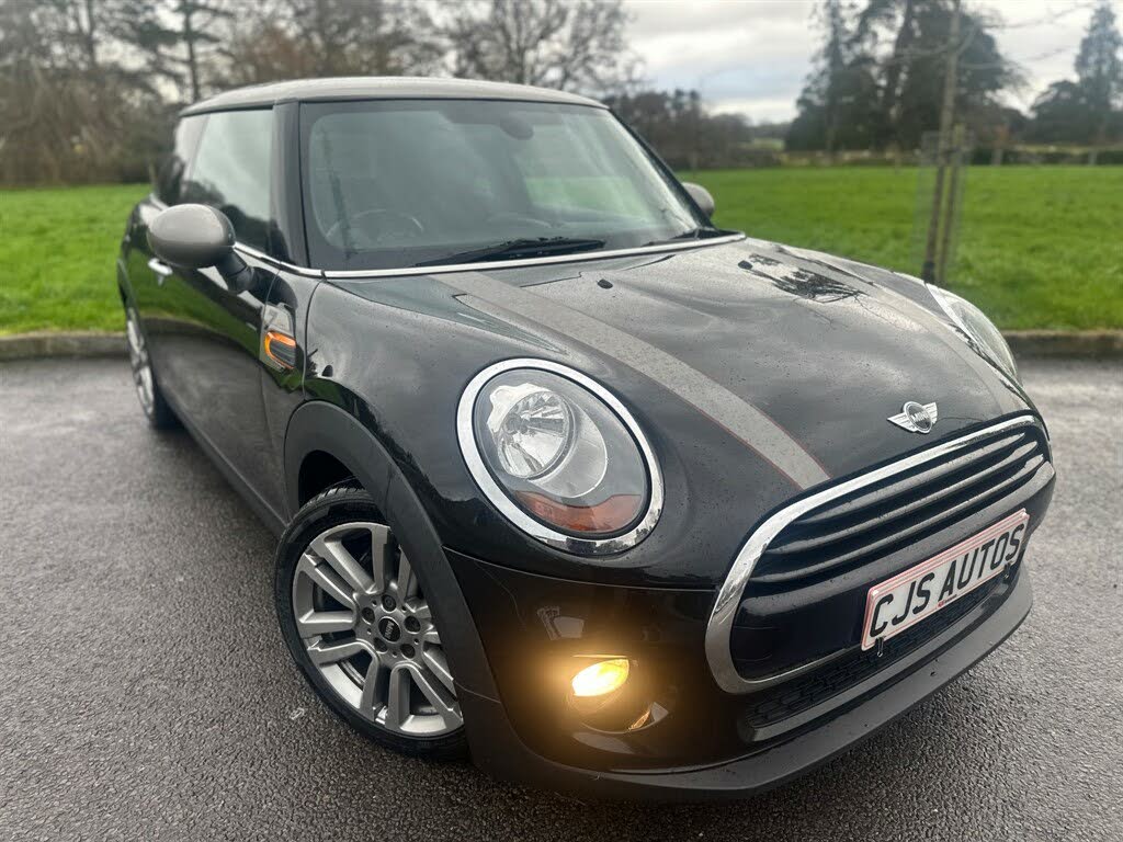 2016 MINI Mini 1.5 Cooper Seven (Chili) 3d