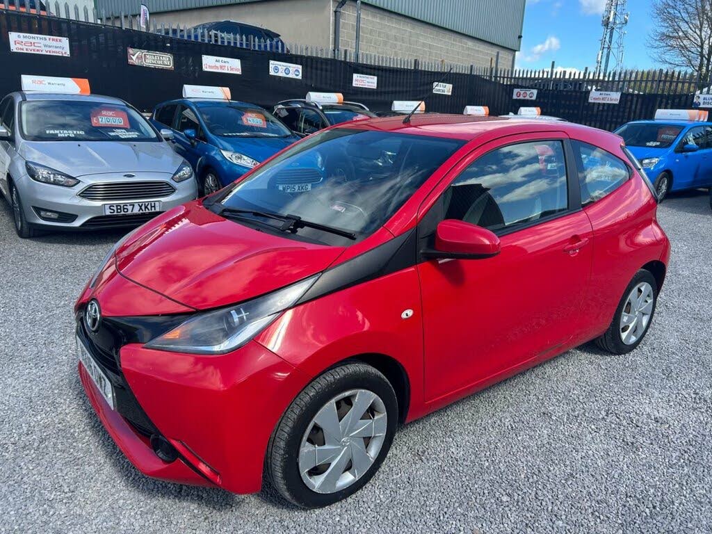 2016 Toyota AYGO 1.0 VVT-i x-play (68bhp) 3d
