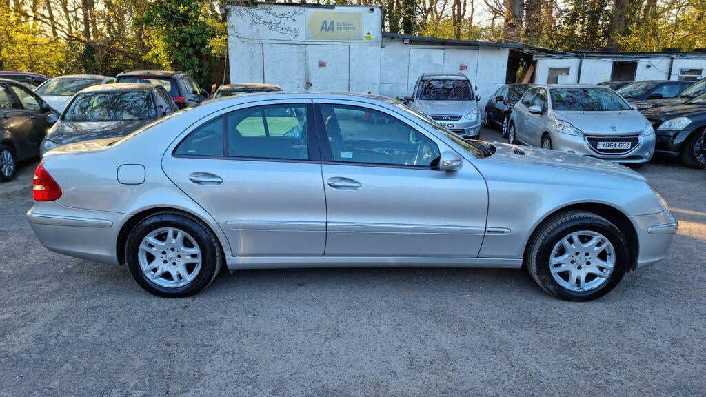 2003 Mercedes-Benz E-Class 2.1TD E220 CDI Elegance Saloon 4d auto