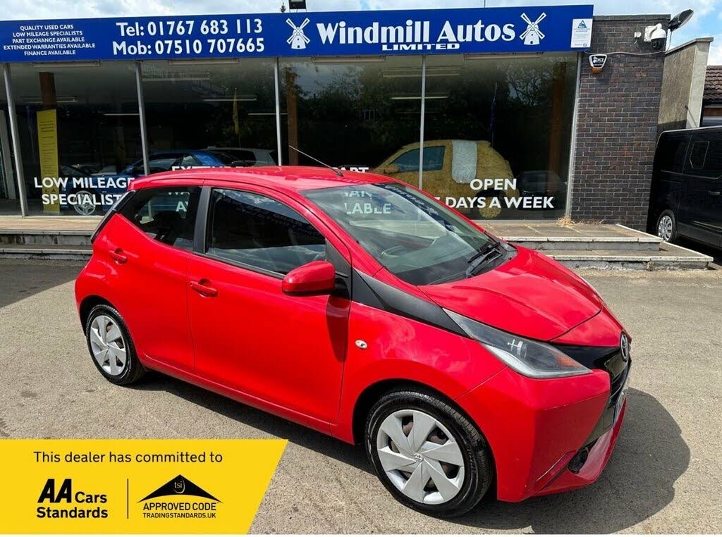 2016 Toyota AYGO 1.0 VVT-i x-play (68bhp) 5d