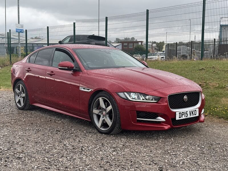 2015 Jaguar XE 2.0 R-Sport (200ps)
