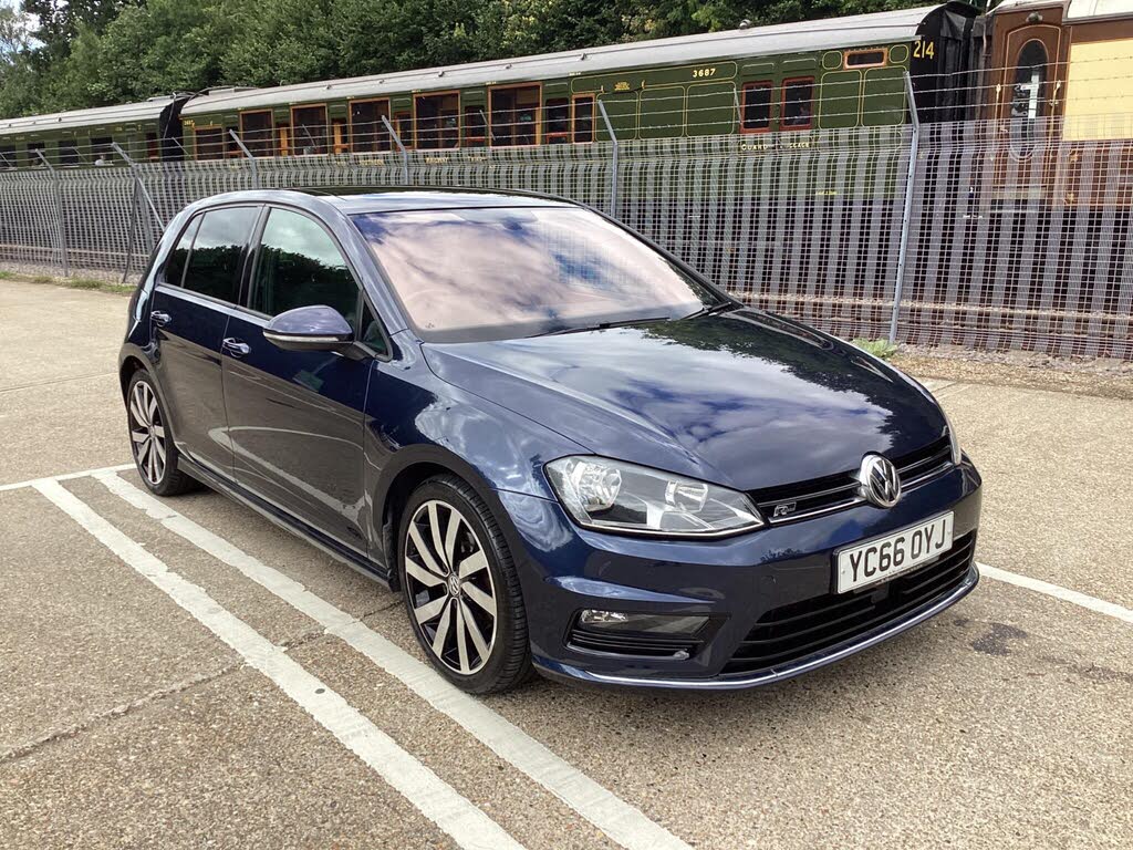 2016 Volkswagen Golf 2.0TDI R-Line 5d