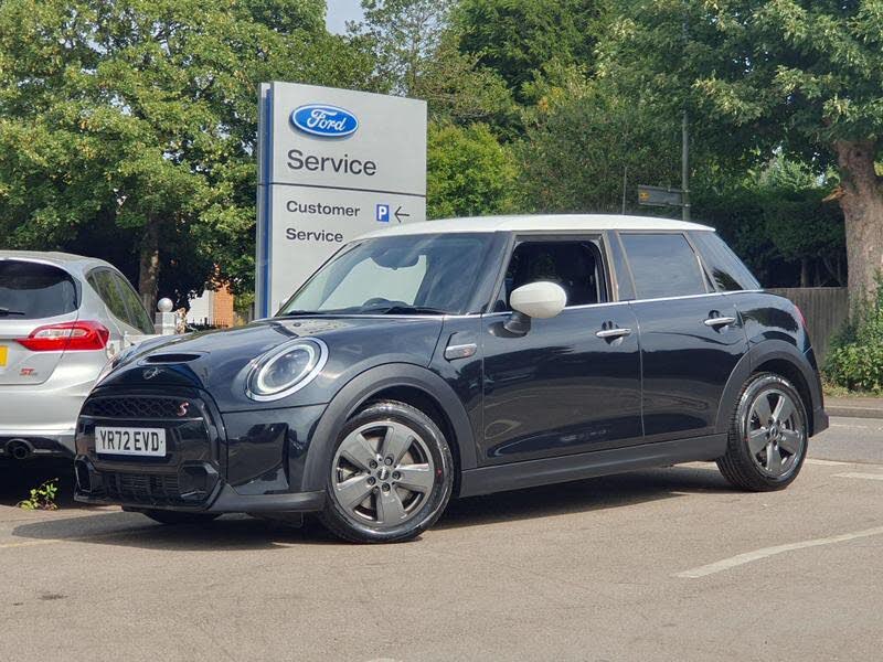 2022 MINI Mini 2.0 Cooper S Classic (Premium) Hatchback 5d Auto