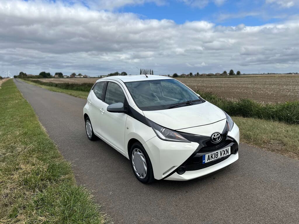 2018 Toyota AYGO 1.0 VVT-i x-play (71bhp) 5d