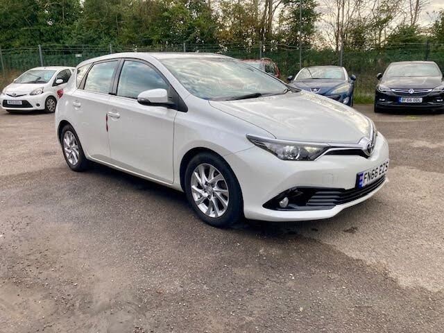 2016 Toyota Auris 1.6D Business Edition (TSS) Hatchback