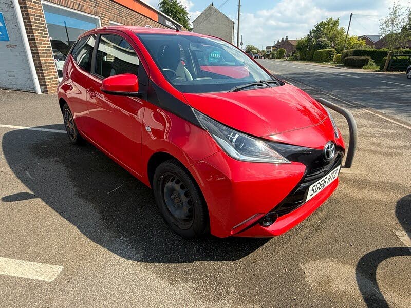 2016 Toyota AYGO 1.0 VVT-i x-play (68bhp) 5d