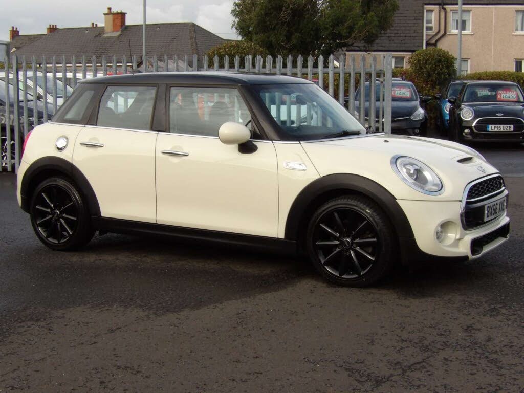 2016 MINI Mini 2.0 Cooper S (s/s) Hatchback 5d Sport Auto