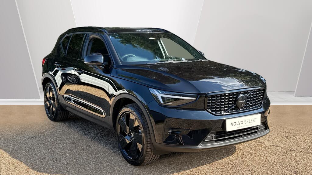 2025 Volvo XC40 2.0 B3 Ultra Black Edition