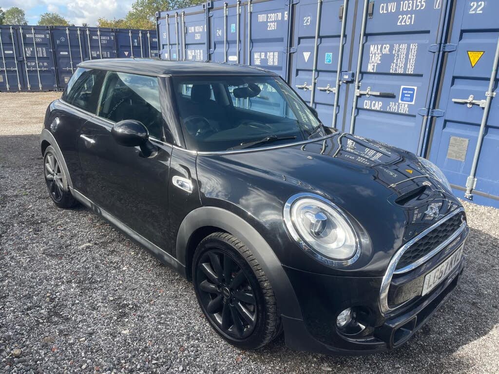2017 MINI Mini 2.0 Cooper S (Chili) (s/s) Hatchback 3d