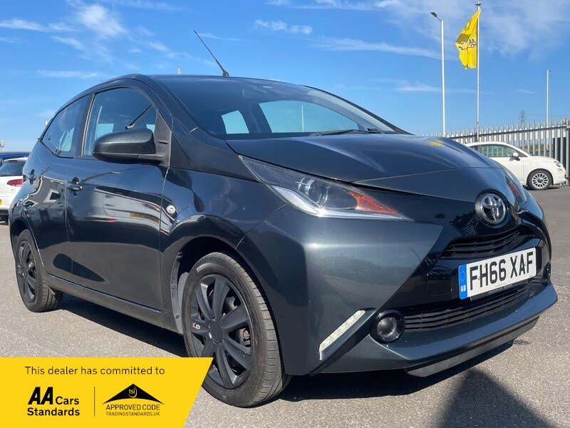 2017 Toyota AYGO 1.0 VVT-i x-play (71bhp) 5d