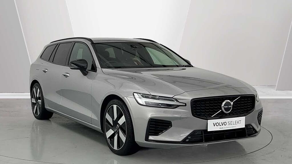 2025 Volvo V60 2.0 T6 Plus (Dark Station Wagon