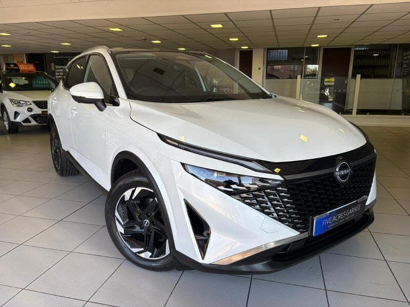 2025 Nissan Qashqai 1.3 DIG-T N-Connecta (140ps) Mild Hybrid (Glass Roof Pack)