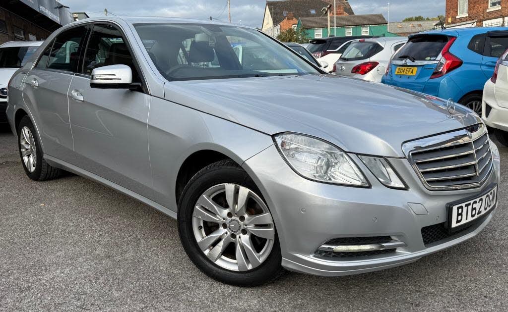 2013 Mercedes-Benz E-Class 2.1TD E220 CDI SE (175bhp) CDI BlueEFFICIENCY (s/s) Saloon 4d 7G-Tronic Plus