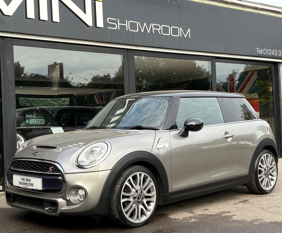 2016 MINI Mini 2.0 Cooper S (Chili) (s/s) Hatchback 3d