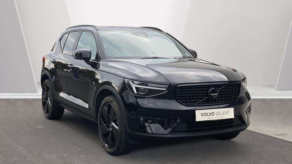 2025 Volvo XC40 2.0 B3 Ultra Black Edition