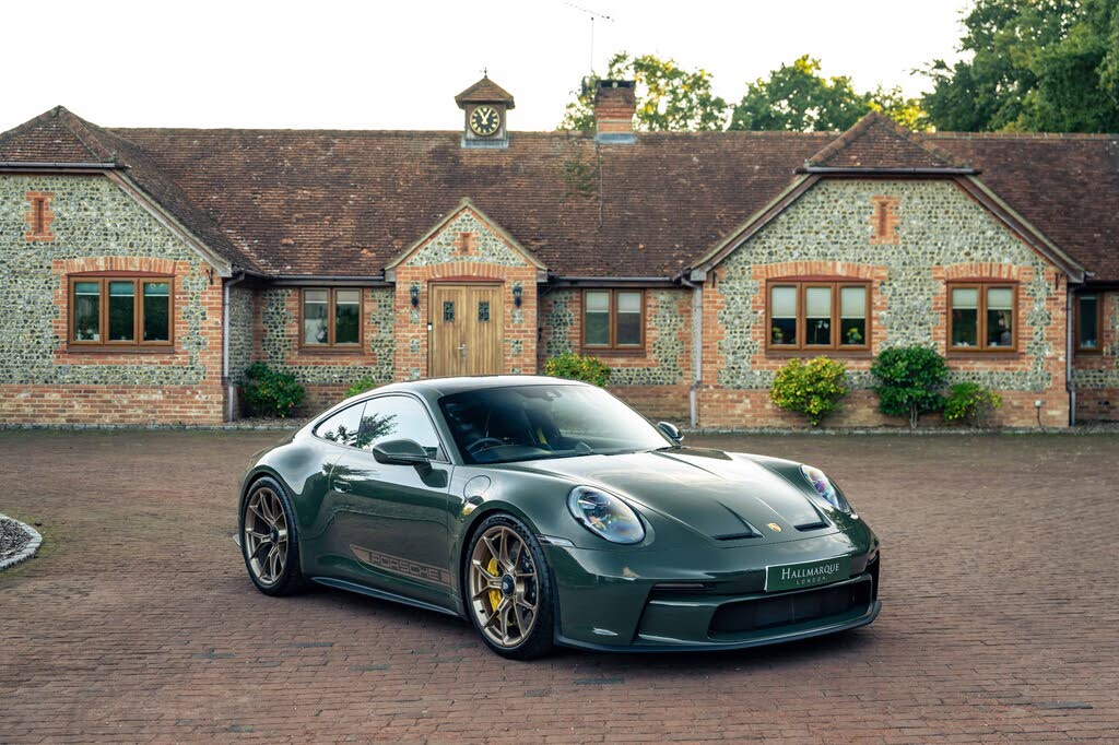 2022 Porsche 911 4.0 GT3 RWD (Touring Package)