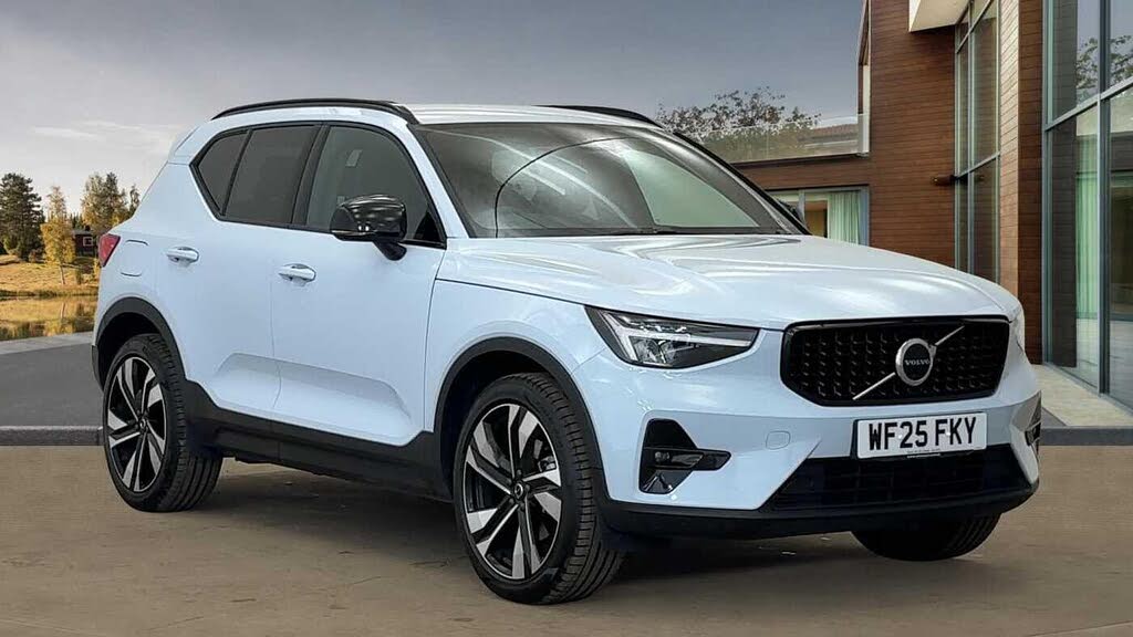 2025 Volvo XC40 2.0 B3 Plus