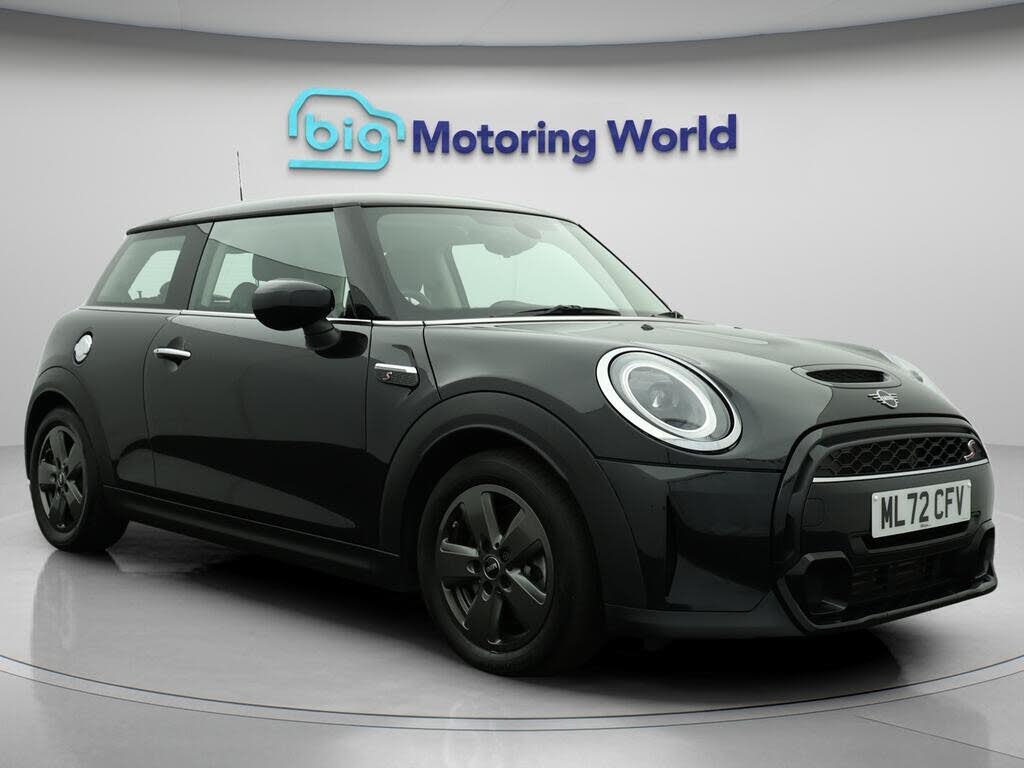 2022 MINI Mini 2.0 Cooper S Classic (Premium) Hatchback 3d Auto