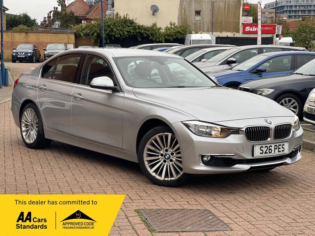 2014 BMW 3 Series 2.0 320i Luxury (s/s) Saloon 4d Auto