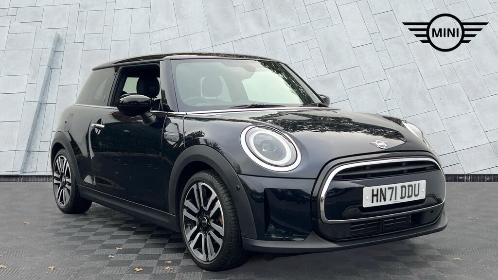 2021 MINI Mini 1.5 Cooper Exclusive Hatchback 3d Auto