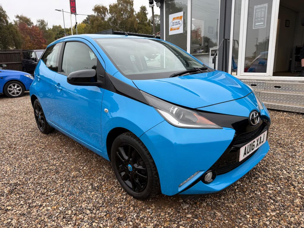 2016 Toyota AYGO 1.0 VVT-i x-cite 2 (Cyan) 5d x-shift
