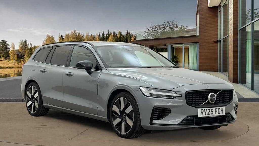 2025 Volvo V60 2.0 T6 Plus (Dark Station Wagon