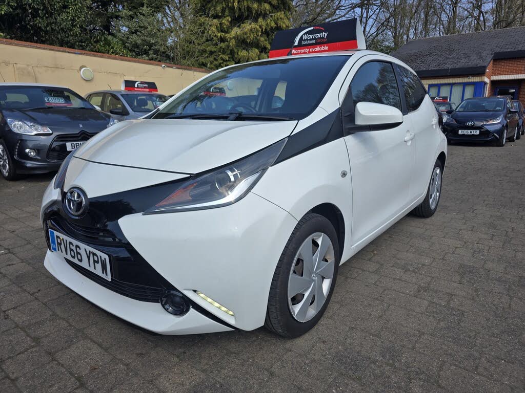 2016 Toyota AYGO 1.0 VVT-i x-play (68bhp) 5d