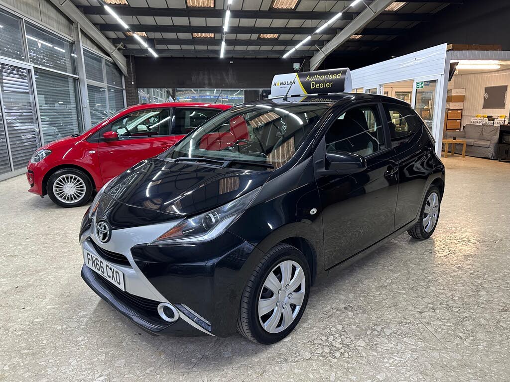 2016 Toyota AYGO 1.0 VVT-i x-play (68bhp) 5d