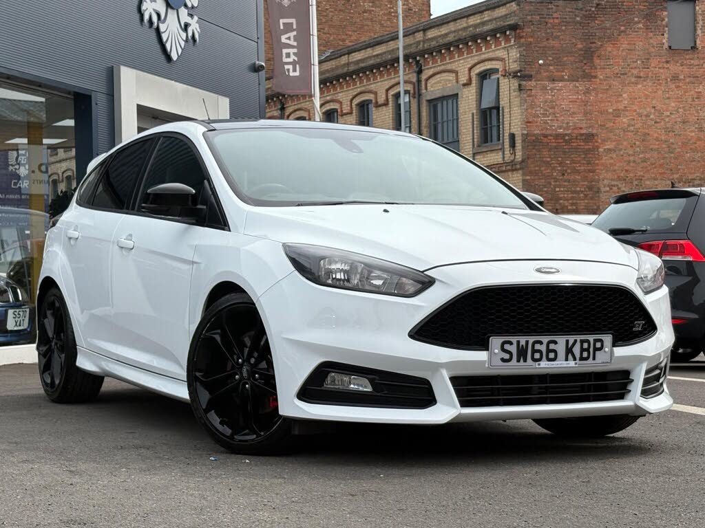 2016 Ford Focus 2.0T ST2 EcoBoost Hatchback