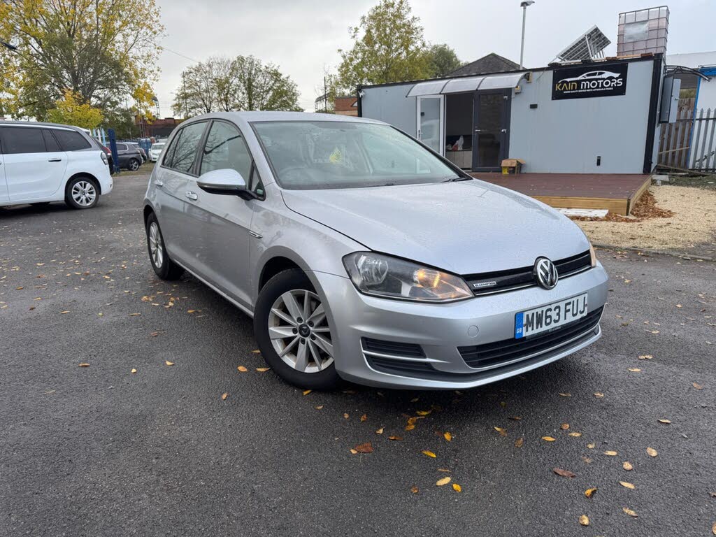 2013 Volkswagen Golf 1.6TDI BLUEMOTION Hatchback 5d