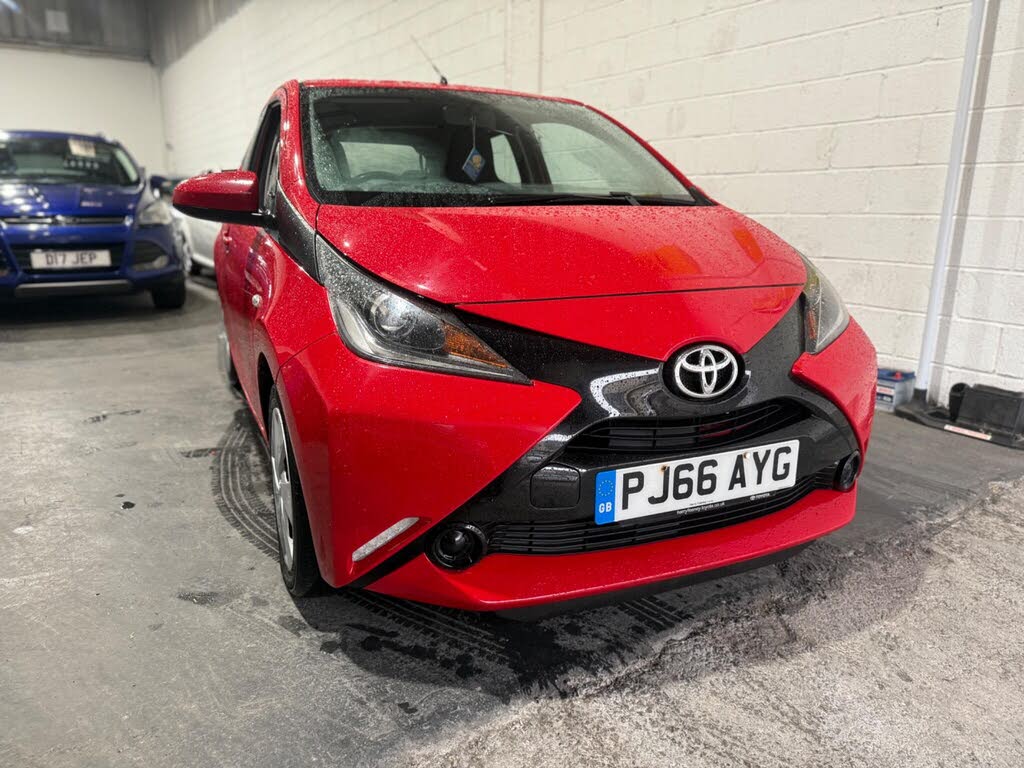 2016 Toyota AYGO 1.0 VVT-i x-play (68bhp) 5d
