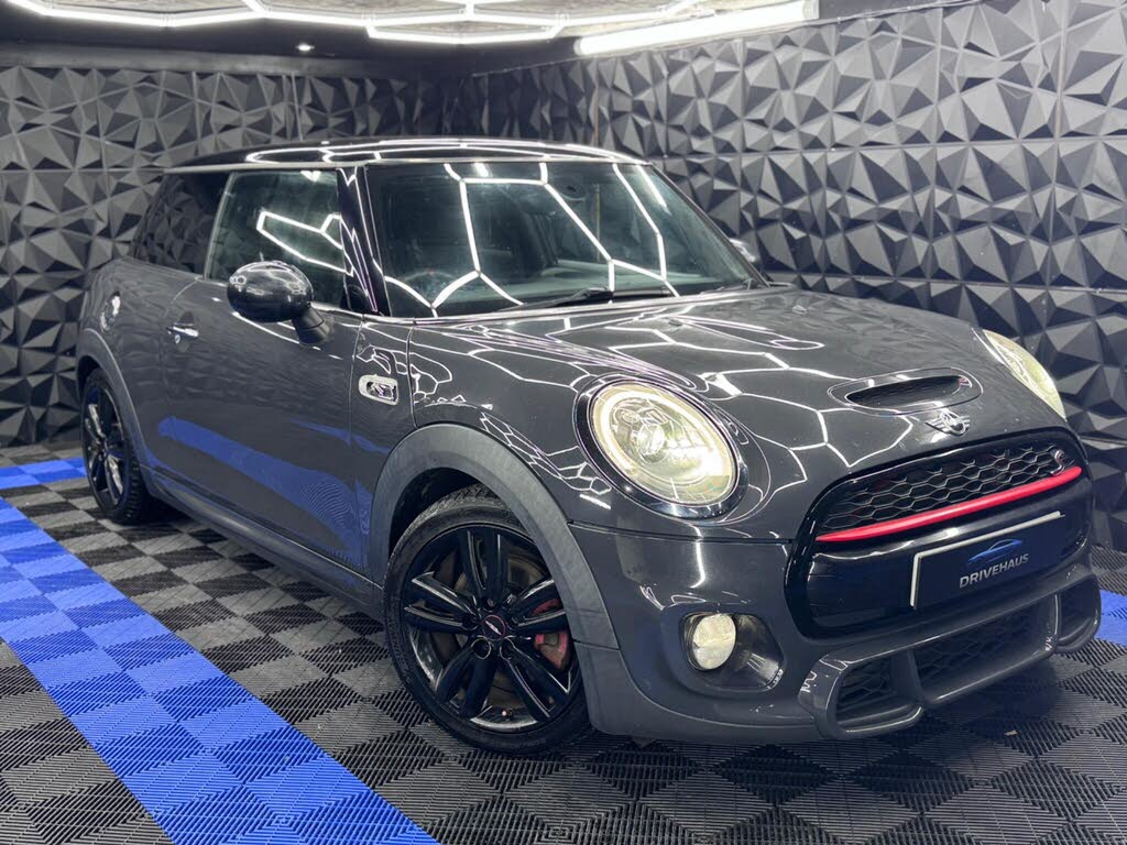 2016 MINI Mini 2.0 Cooper S (Chili) (s/s) Hatchback 3d