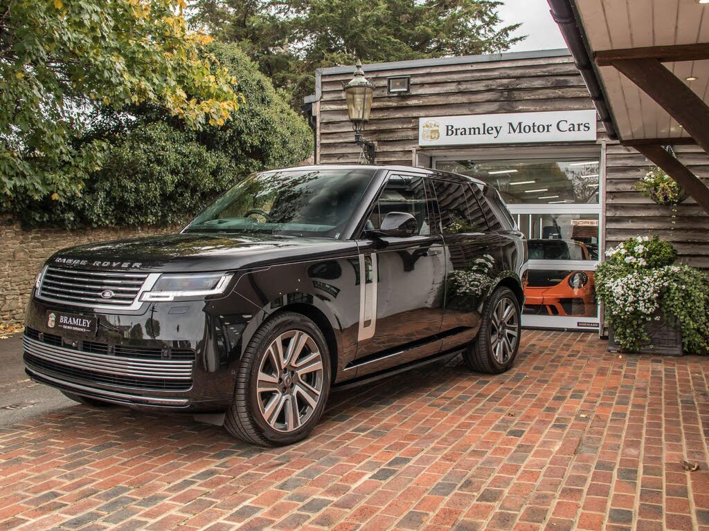 2025 Land Rover Range Rover 4.4 P615 SV