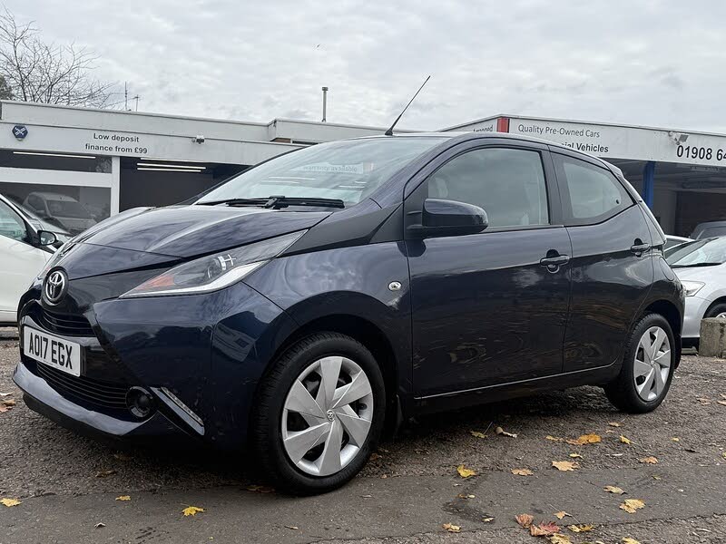 2017 Toyota AYGO 1.0 VVT-i x-play (71bhp) 5d