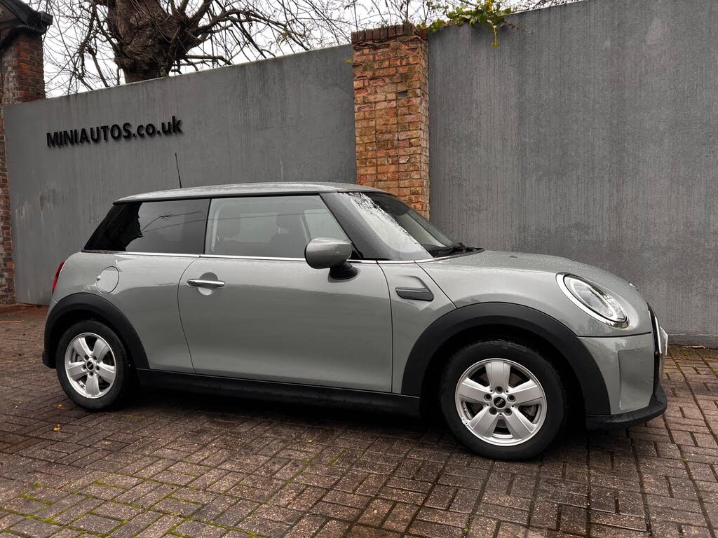 2022 MINI Mini 1.5 Cooper Classic (Premium) Hatchback 3d Auto
