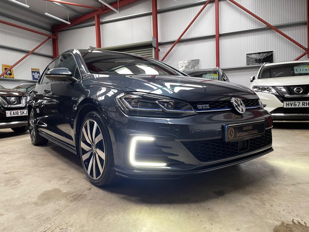 2017 Volkswagen Golf 1.4 TSI GTE Advance (s/s)