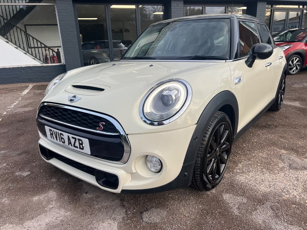 2016 MINI Mini 2.0 Cooper S (s/s) Hatchback 5d Sport Auto
