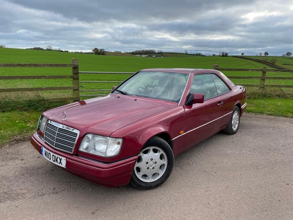 1994 Mercedes-Benz E-Class 2.2 E220 Saloon 4d auto
