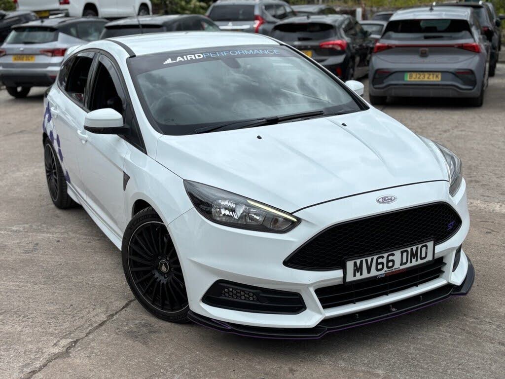 2016 Ford Focus 2.0T ST2 EcoBoost Hatchback