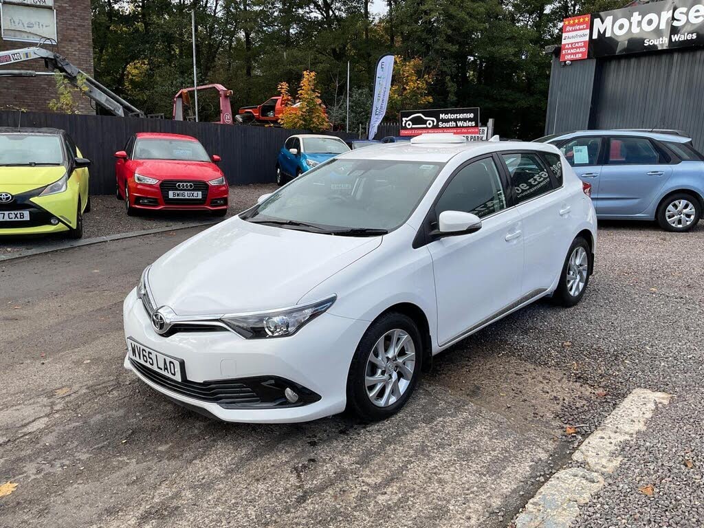 2015 Toyota Auris 1.2 Business Edition (TSS) Hatchback