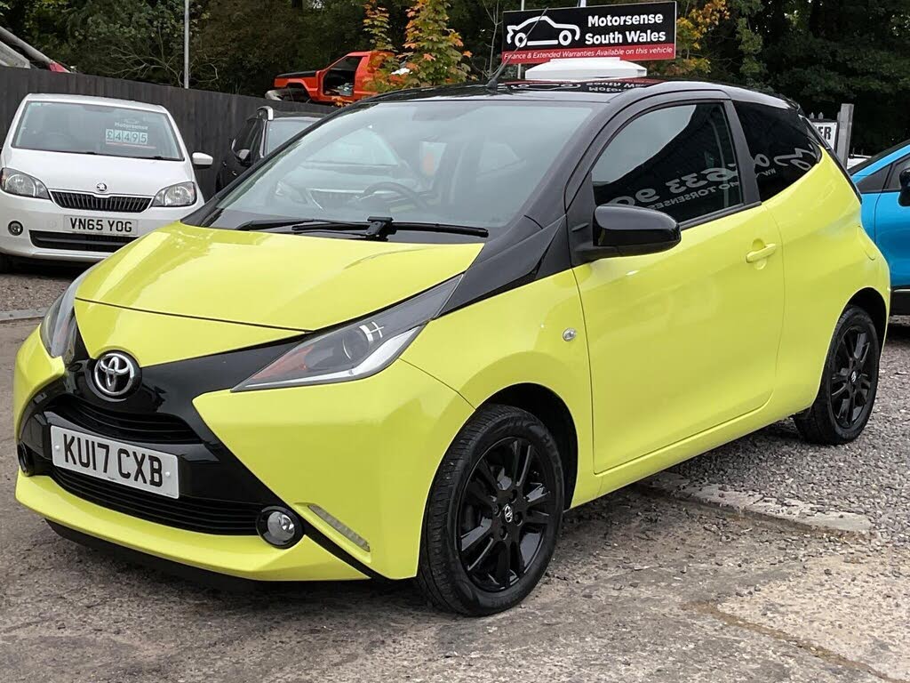 2017 Toyota AYGO 1.0 VVT-i x-cite 3 (Bi-tone Yellow) 3d