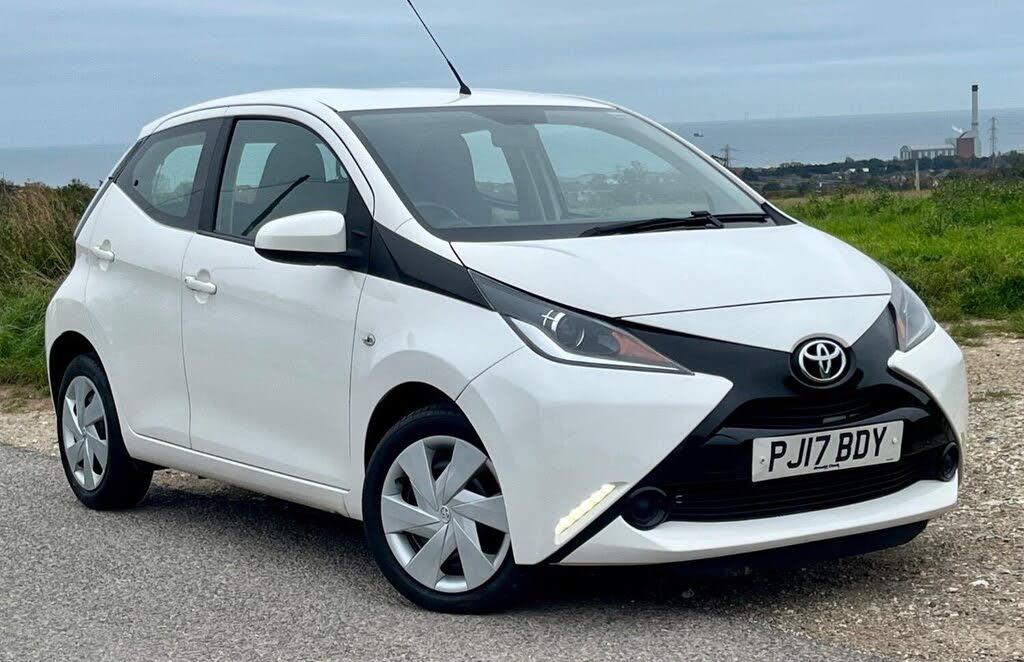 2017 Toyota AYGO 1.0 VVT-i x-play (71bhp) 5d
