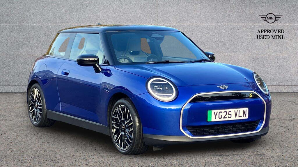 2025 MINI Mini E Cooper SE Exclusive (Level 2)