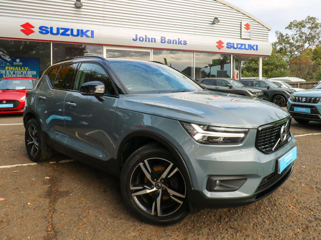 2019 Volvo XC40 1.5 T3 R-Design (163bhp)