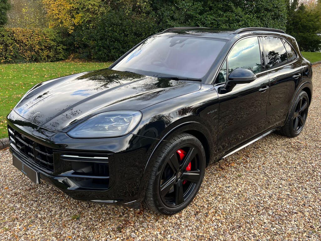 2025 Porsche Cayenne 4.0 V8 Turbo E- Hybrid Station Wagon