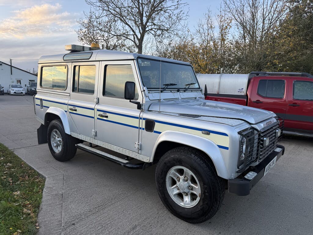 2006 Land Rover 110 Defender 2.5TD XS (120bhp) 4X4 Station Wagon 5d
