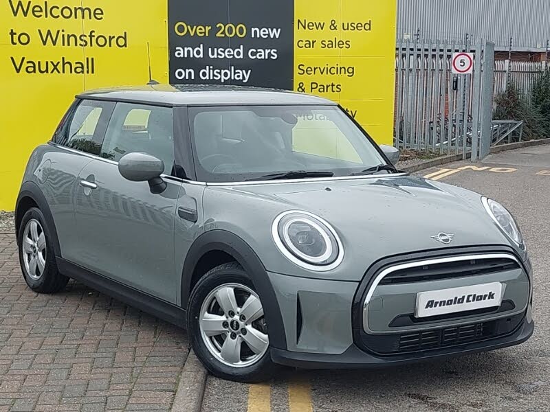 2022 MINI Mini 1.5 Cooper Classic Hatchback 3d