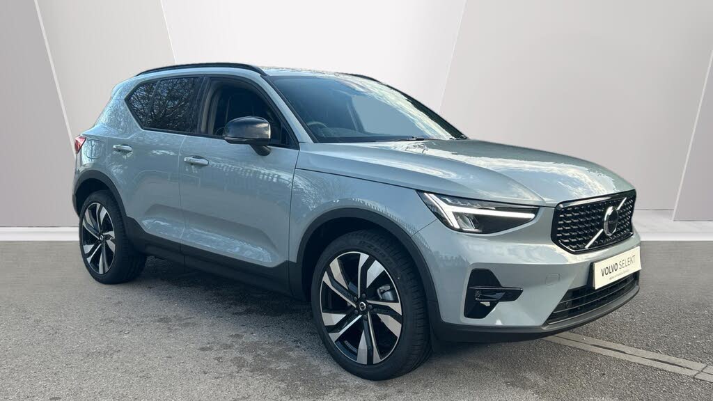 2025 Volvo XC40 2.0 B4 Plus Pro