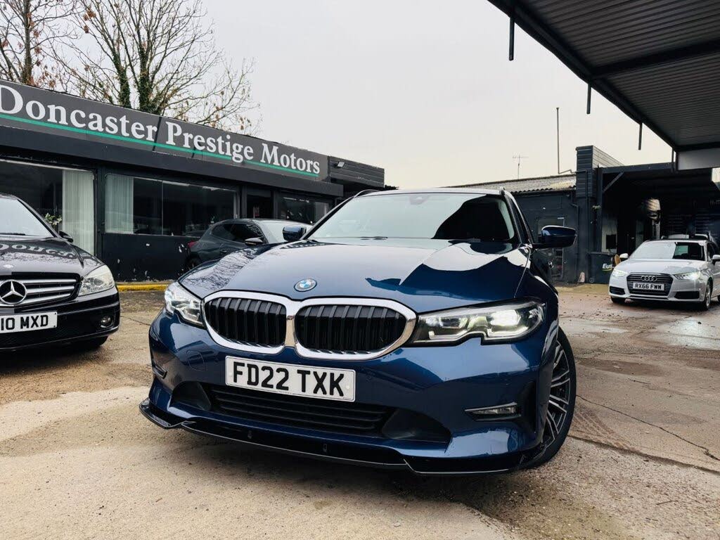 2022 BMW 3 Series 2.0 330e SE Pro Touring 5d