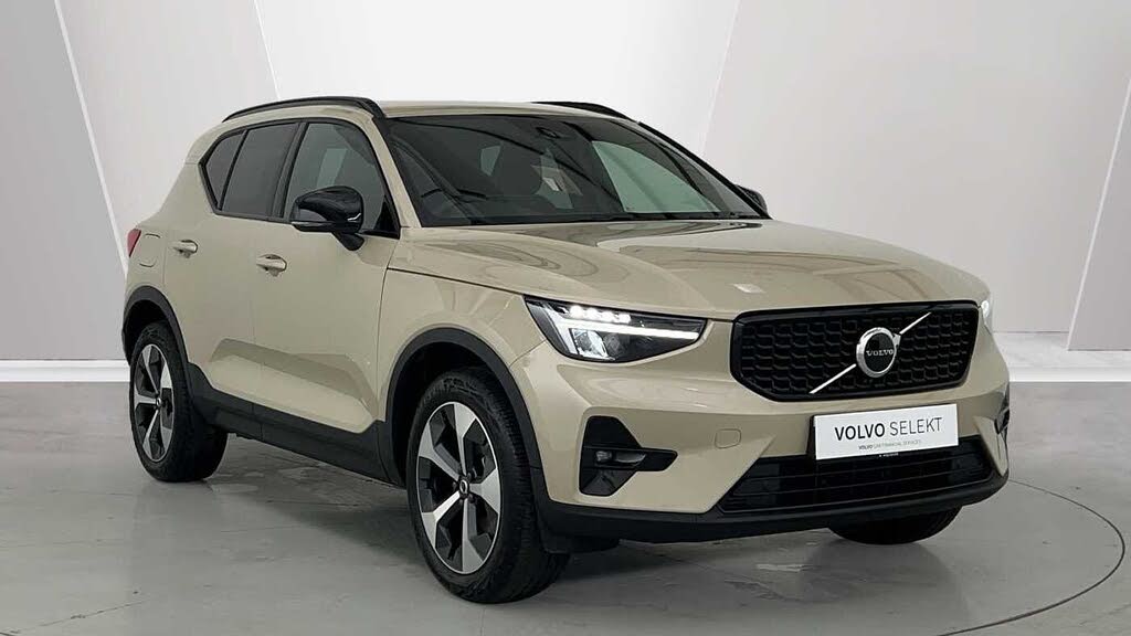 2025 Volvo XC40 2.0 B4 Plus Pro